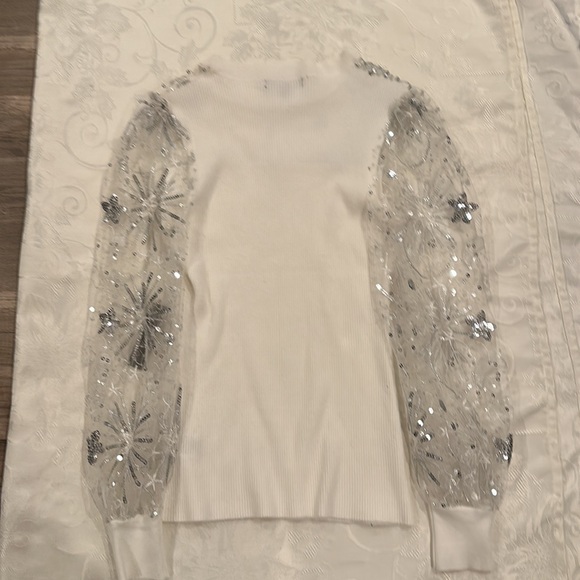 White long sleeve blouse with detailed sleeves - Picture 4 of 5